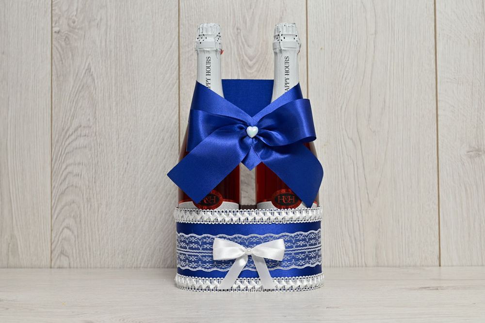 Свадебное украшение для бутылок шампанского - корзинка "Горько" синего цвета с белой каймой  #1
