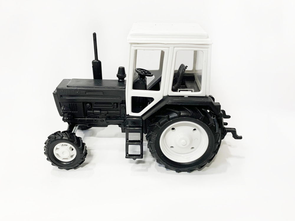 Трактор МТЗ-82 (пластмасса, черный с бел.кабиной)  1:43 160007 #1