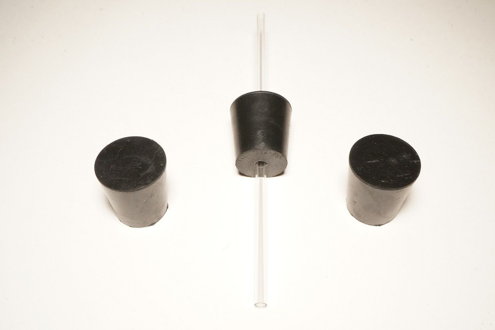 Пробки черные резиновые конусные № 29, 3 шт (2 шт без отверстий, 1 шт со стеклянной трубкой диаметром #1