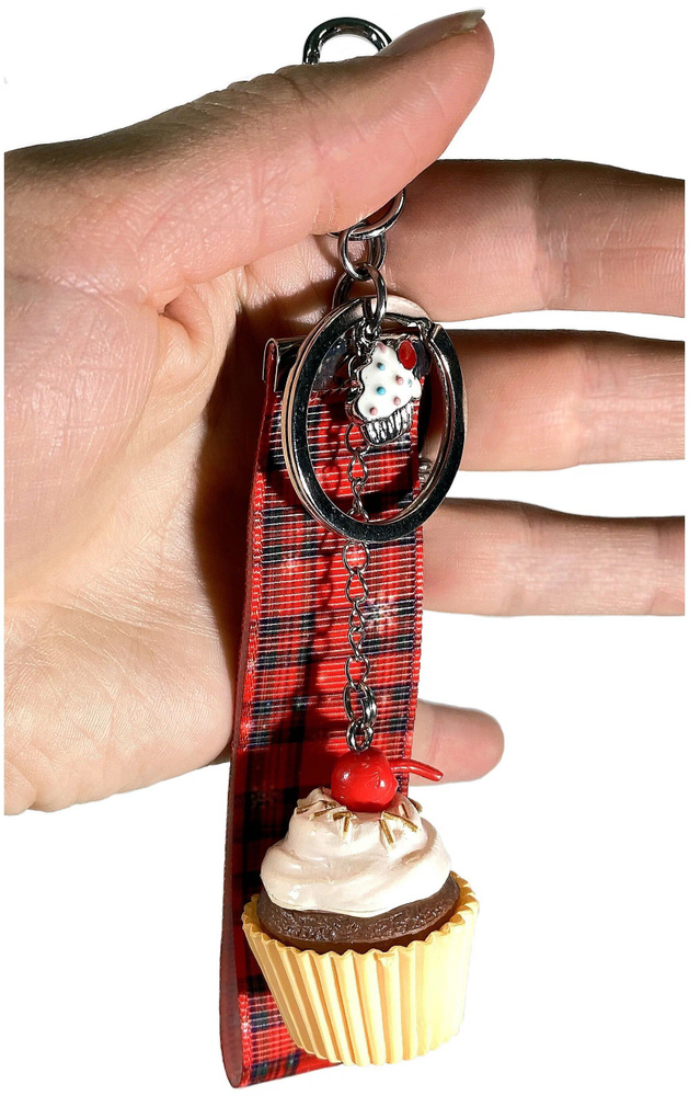 Брелок Капкейк с красной новогодней лентой, для ключей, сумки  #1
