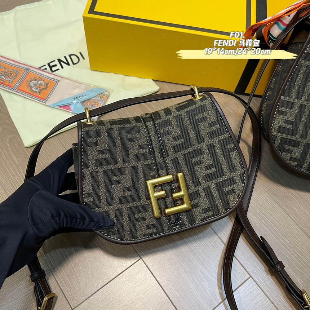 Fendi Сумка на плечо #1