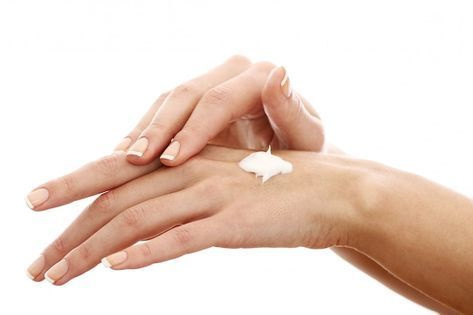 Мягкая текстура крема деликатно обволакивает кожу рук, моментально устраняя сухость. Руки быстро преображаются, приобретая свежий, отдохнувший и ухоженный вид. Кожа становится подтянутой и упругой. Крем обладает приятным ароматом, быстро впитывается, не оставляя ощущения липкости и защищает кожу рук в течение длительного времени. 