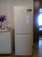 Холодильник INDESIT DS 4160 E, с морозильной камерой, бежевый #2, Елена П.