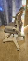 ErgoKids Детское компьютерное кресло ортопедическое Trinity Grey (арт.Y-617 G) регулируемая подставка для ног по высоте до 25 см и съёмные регулируемые подлокотники и дополнительный чехол на сиденье в цвет кресла, серый #8, Александр С.