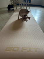 Коврик для йоги и фитнеса GO FIT Premium Yoga Mat, нескользящий спортивный мат для тренировок, гимнастики, пилатеса, растяжки и аэробики, 183 х 61 см, ремешок для путешествий, бежевый - серый #37, Анна П.