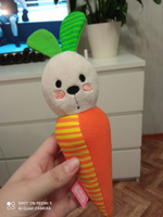 Мягкая игрушка погремушка для новорожденных малышей "Зайка Морковка" #131, Яна П.