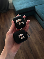 Чехол Karl Lagerfeld для наушников Apple Airpods 1, 2 / кейс на наушники Аирподс 1, 2, силиконовый с карабином Karl, черный #30, Екатерина Д.