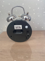 ORIBI Будильник металлический настольный с колокольчиками в ретро стиле с безелем, цвет Серебристый с серым циферблатом #97, Любовь М.
