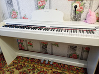 Grace CP-100 WH - Цифровое пианино в корпусе с тремя педалями, наушники в подарок #2, Анна