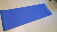 Коврик для фитнеса и йоги STARFIT FM-301 NBR, 183x61x1,2 см, с шнурком для переноски темно-синий, толстый спортивный #115, Инна М.