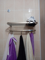 Полка для ванной комнаты металлическая с крючками и держателем полотенец / Полка настенная в ванную #75, Татьяна Р.