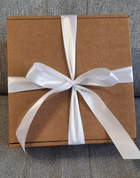 Крафтовая подарочная коробка, праздничная картонная упаковка с наполнителем и атласными лентами, самосборная #23, Евгения