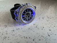 Наручные светодиодные силиконовые часы со стразами. 12 часовой формат классический три стрелки. Часы кварцевые с подсветкой для женщин, для мужчин. Унисекс. Черные #16, Светлана К.