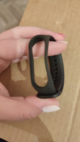 Силиконовый ремешок для фитнес браслета Xiaomi Mi Band 3 и Mi Band 4 / Спортивный браслет для умных смарт часов / Сменный ремешок для фитнес трекера, Черный #84, Ирина Ш.