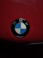 Эмблема Шильдик BMW  БМВ  на капот  цвет бело- голубой #3, Зиба Т.