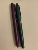 Ручка перьевая Малевичъ с конвертером, перо EF 0,4 мм, подарочный набор с двумя картриджами (индиго, черный), цвет корпуса: фиолетовый #26, Инна Ш.