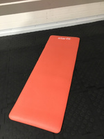 Коврик для йоги и фитнеса STARFIT FM-301 NBR 1,5 см гимнастический 183x58 см коралловый #39, сергей з.