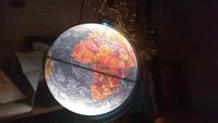 Глобус 25см. "ДЕНЬ И НОЧЬ" с двойной картой - политической Земли и звездного неба с подсветкой (работает от сети) + Блокнот #9, Мария С.