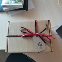 Крафтовая подарочная коробка "ДЛЯ ТЕБЯ"/ коробка для подарка с бумажным наполнителем тишью, атласными лентами, крафт биркой/ праздничная упаковка #40, Ангелина К.