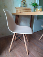 Стул для кухни Eames, стул обеденный, пластиковый, SC-001 бежевый, со спинкой #11, Алёна Б.