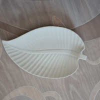 Блюдо для сервировки из керамики "Лист", блюдо сервировочное для подачи, размер 25х16х1,5 см., цвет белый #97, Юлия И.