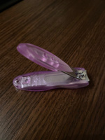 Zinger/ Книпсер (SLN-603-C10 фиолетовый) средний в пластмассовом чехле с контейнером для отсеченных ногтей/ Клиппер для ногтей/ Кусачки-книпсер/ Щипцы для маникюра и педикюра/ Professional #7, Виктория