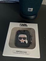 Чехол Karl Lagerfeld для наушников Apple Airpods 1, 2 / кейс на наушники Аирподс 1, 2, силиконовый с карабином Karl, черный #27, Владимир П.