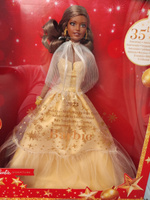 Кукла Barbie Рождественская с Каштановыми Волосами Новый год - Barbie Holiday Doll 2023, HJX05 Эксклюзив #22, Анна Б.