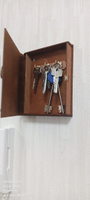 Домовенок / Закрытая деревянная ключница настенная / вешалка из дерева с крючками / Для хранения ключей #121, Алёна Е.