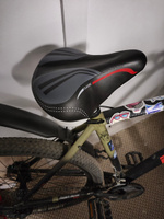Седло (сиденье) велосипедное, 250х220 мм, мягкое, широкое, классическое, n40, черный серый красный #6, Ислам Б.