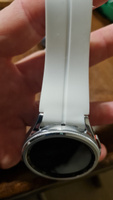 Ремешок для Samsung Galaxy Watch 4 /5 / 5 pro/ 6 / 7 силиконовый с магнитной застежкой(белый), застежка серебристая #37, Юрий В.