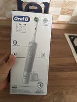 Электрическая зубная щётка Oral-B Vitality Pro D103 Белая + 2 дополнительные насадки Sensitive Clean, 3 режима, бережная чистка, для взрослых и детей от 3-х лет #101, Кумсият Б.