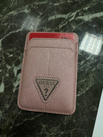 Магнитный картхолдер для смартфона Guess MagSafe Wallet Cardslot из экокожи для хранения 2х карт, с функцией подставки, с металлическим логотипом Triangle metal logo, розовый #4, Диана Г.