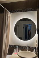 Зеркало настенное для ванной КерамаМане 80*80 см со светодиодной сенсорной тёплой подсветкой 3000 К #25, Евгения