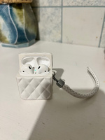 Чехол для наушников Airpods 2 / 1 ( на Аирподс ) эко кожа с ремешком, белый #40, Антон К.