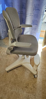 ErgoKids Детское компьютерное кресло ортопедическое Trinity Grey (арт.Y-617 G) регулируемая подставка для ног по высоте до 25 см и съёмные регулируемые подлокотники и дополнительный чехол на сиденье в цвет кресла, серый #4, Александр С.